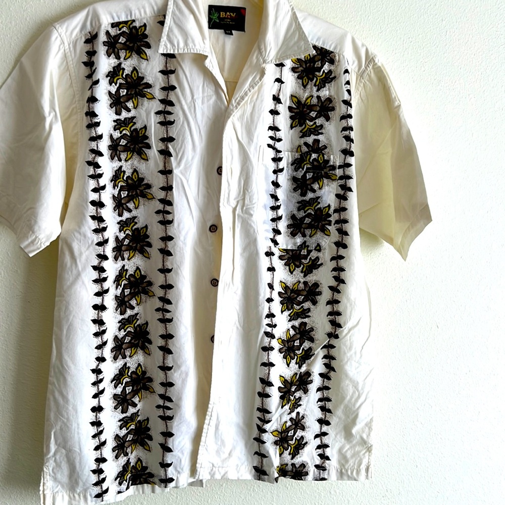 Mens medium Hawaiian style shirt